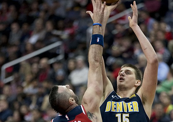 在联盟严厉 在联盟严厉